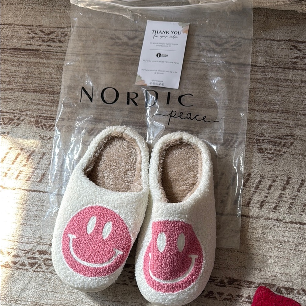 37-38 Smiley Face Slippers - Pink and White